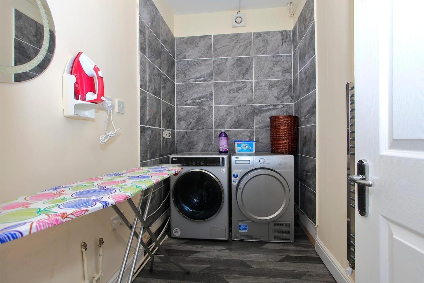 Luxury Hot Tub Entertainment Room Central Park Peterborough Exterior foto