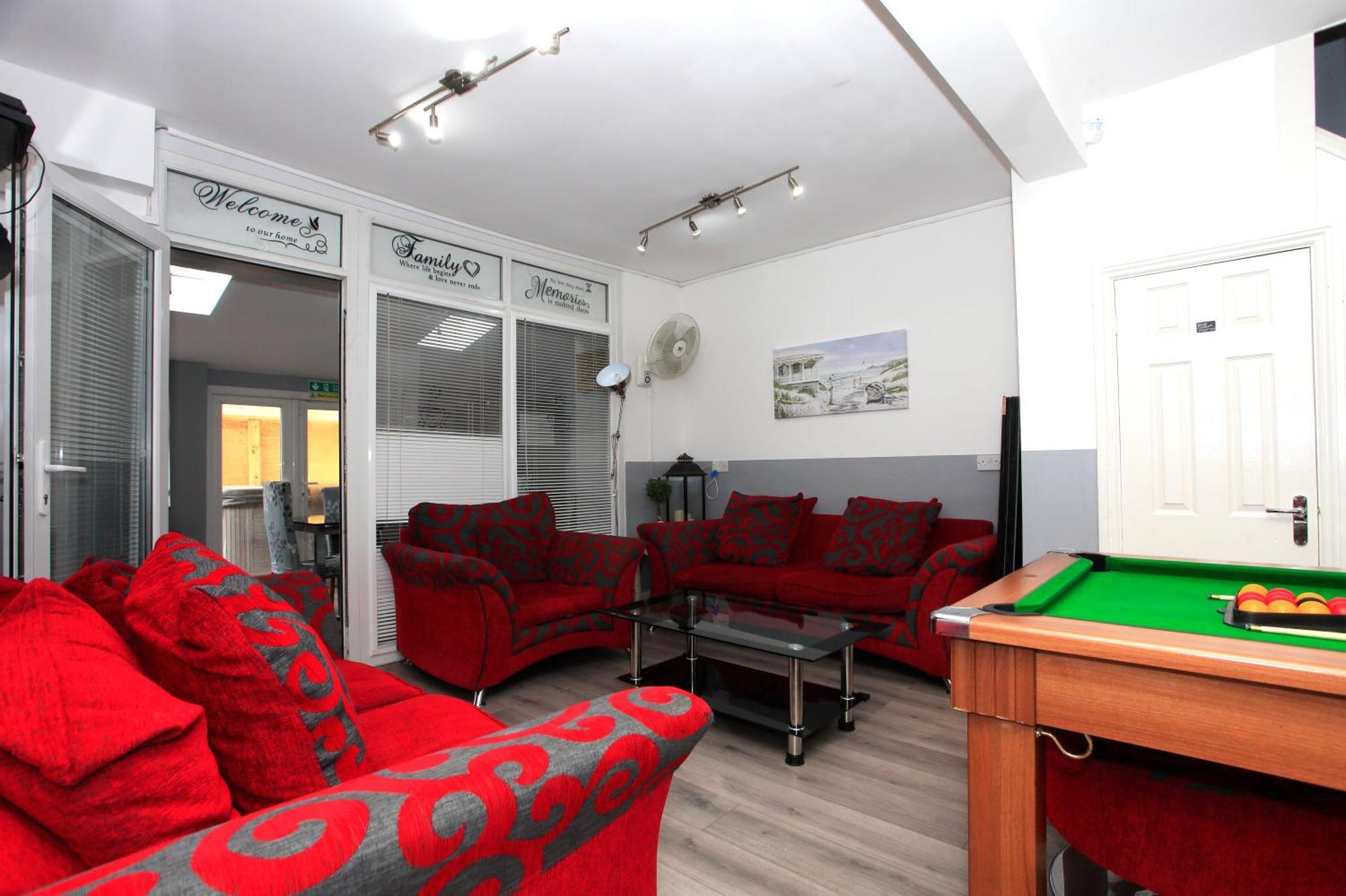 Luxury Hot Tub Entertainment Room Central Park Peterborough Exterior foto
