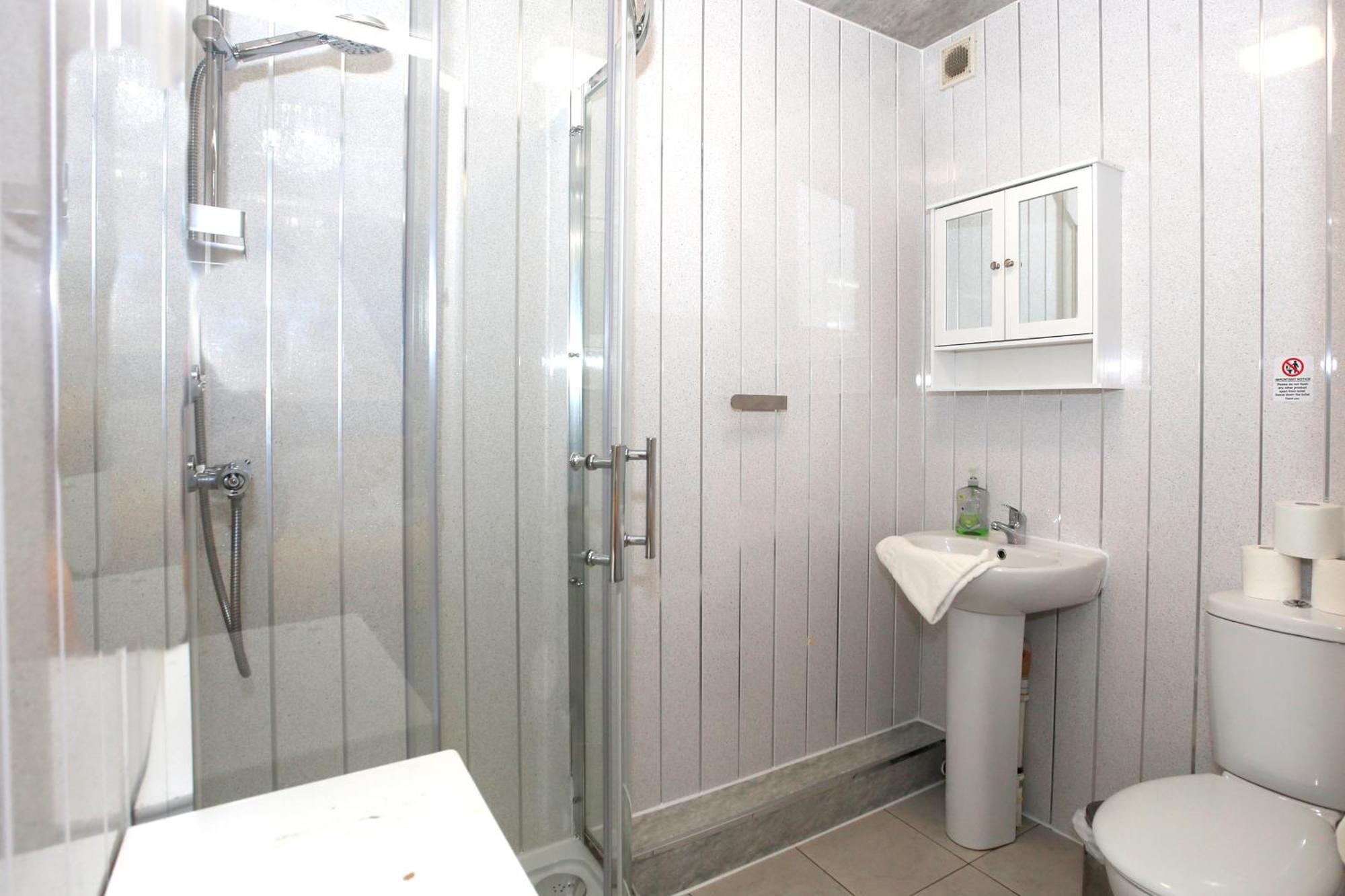 Luxury Hot Tub Entertainment Room Central Park Peterborough Exterior foto